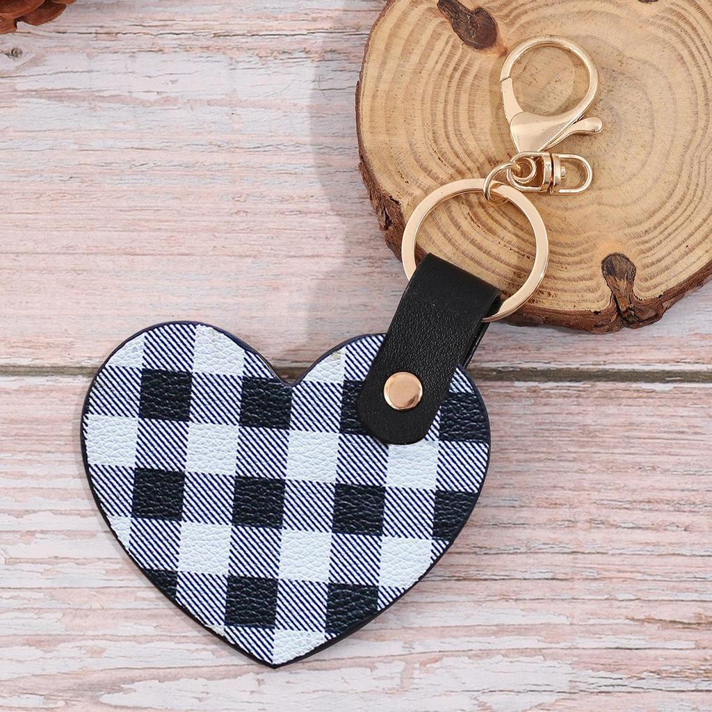 Korean Style Heart Leather Keychain Pendant: DIY Valentine's Day & Christmas Ornament Accessory