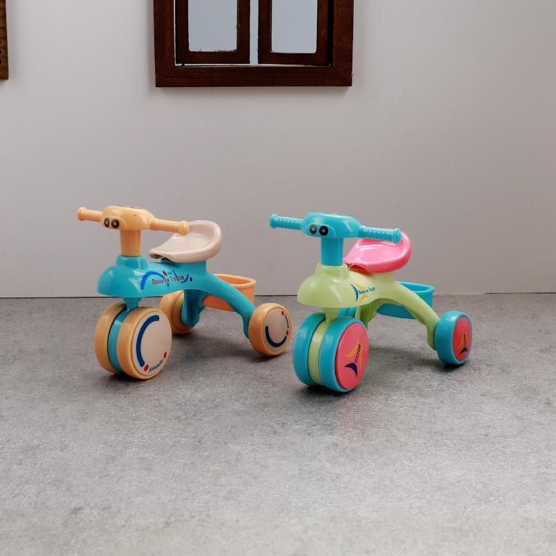 1Pcs Dollhouse Mini Tricycle Simulation Small Bike Model Toys Miniature Home Scene Ornament Doll House Accessories