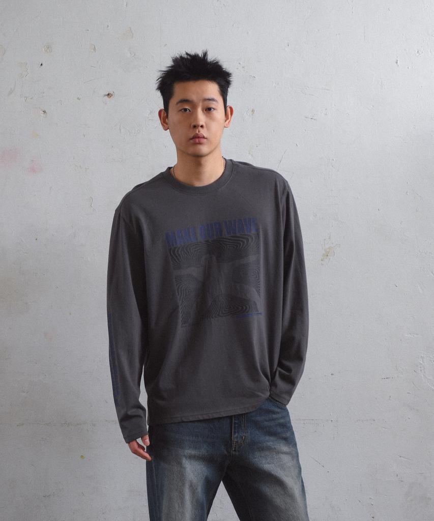 AMOU Wave Man Long Sleeve Charcoal