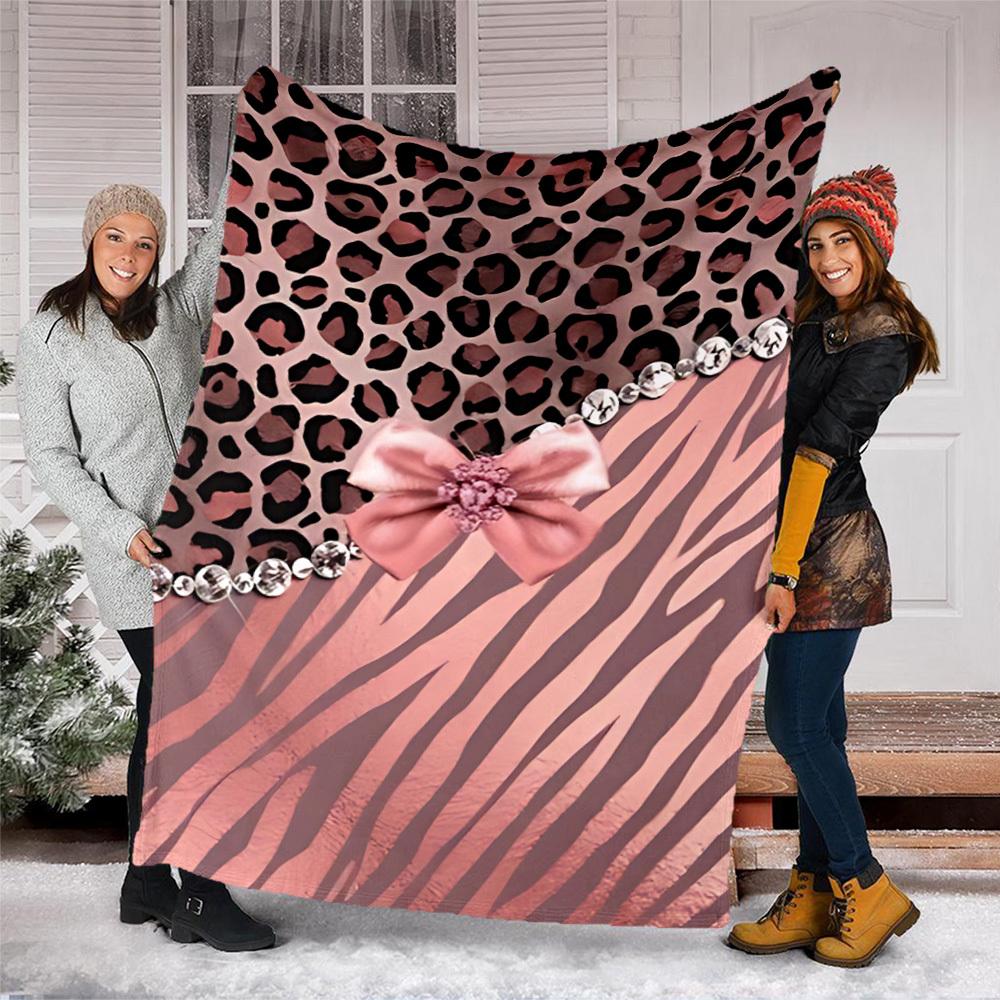 1pc Leopard Print Outdoor Blanket - Soft Flannel Cozy for Travel & Camping - All-Season Warm Bed Cover, Machine Washable Yy251229072