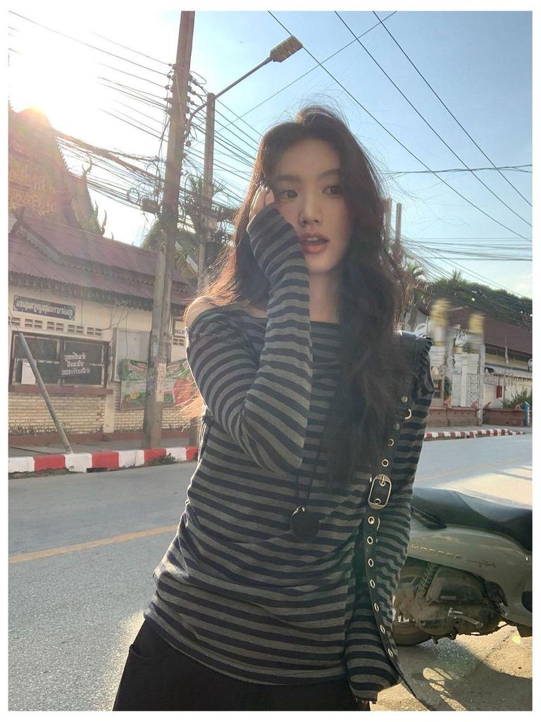 Women's Gray Striped One-Shoulder Long-Sleeve T-Shirt - Slimming Waist, Comfortable, Casual, Versatile - New for Early Autumn 2026