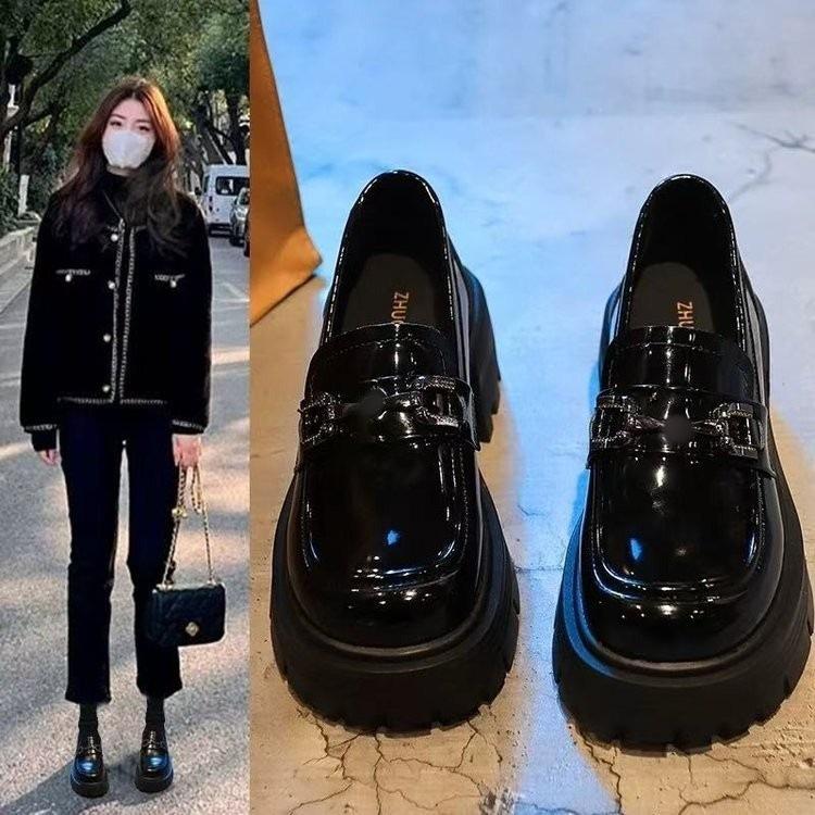 Raised thick-soled bright leather women's 2026 autumn new metal rhinestone muffin single shoes British style small leather shoes