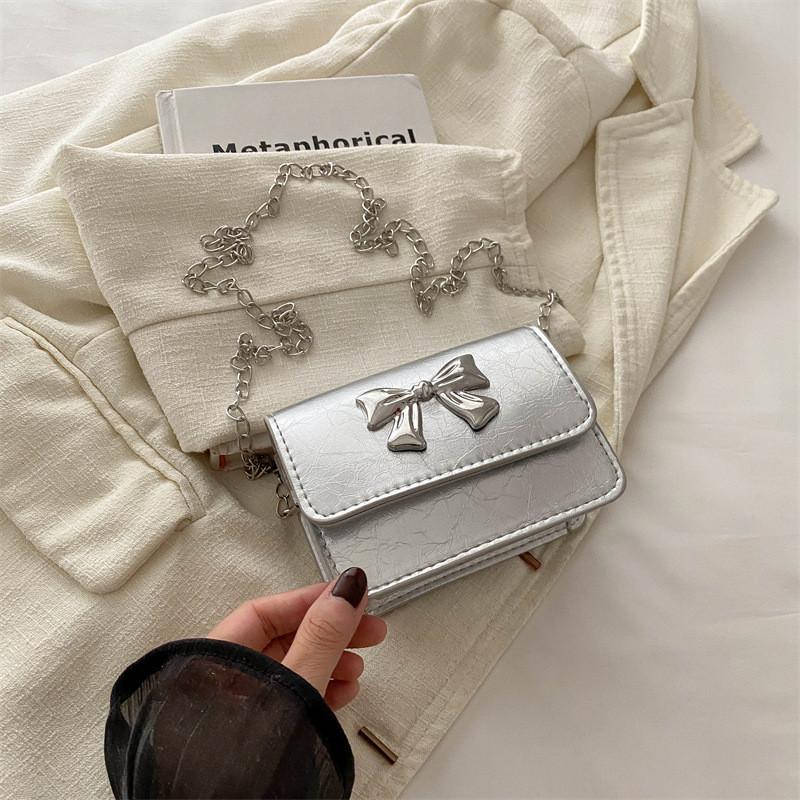 Chic Casual Small Square Crossbody Bag For Women With Fashionable Chain Detail In Elegant Black Silver White And Pink Shades