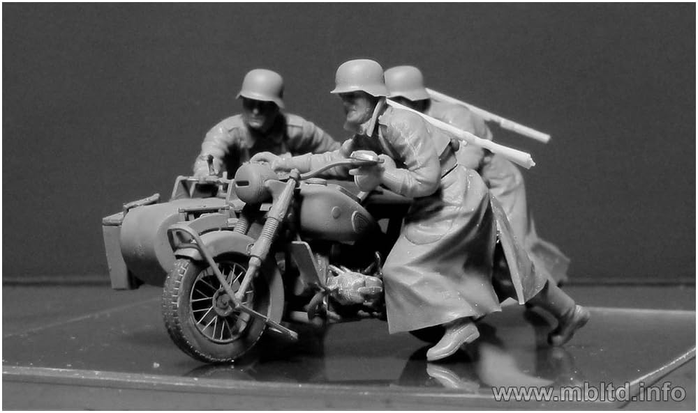 Master Box 1/35 Scale German Motorcycle Soldier (4 Figures), Coat Style, Rough Road Escape Scene, Second World War Plastic Model Kit, MB35178