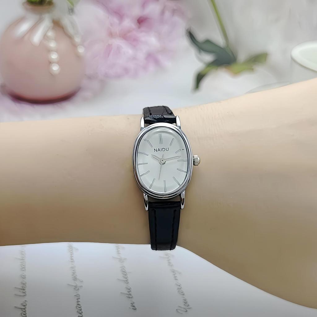 Oval Women's Leather Strap Quartz Watch – Elegant and Stylish Design