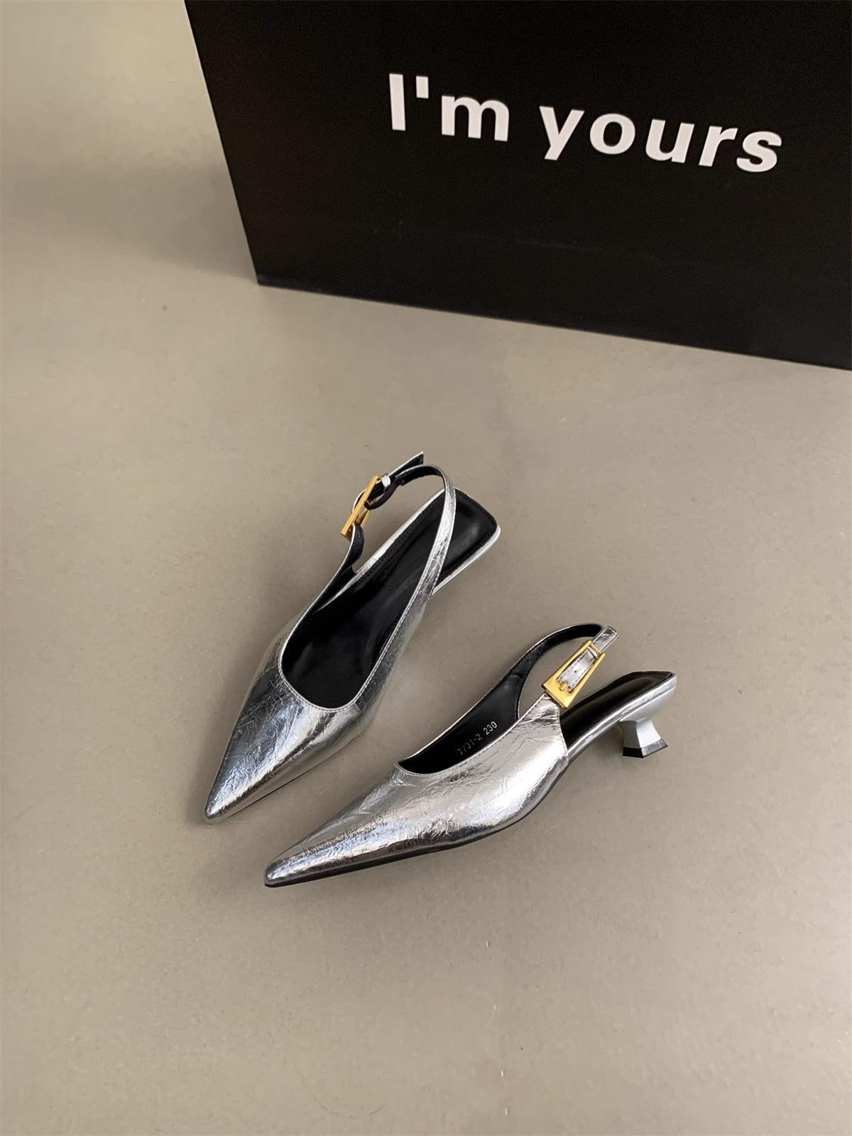 

2025 тонкий низкий каблук темперамент мягкая кожа острый сказочный простой повседневный мешок голова сандалии одинарные туфли ремешок сзади маленькие кожаные туфли 39 серебряный