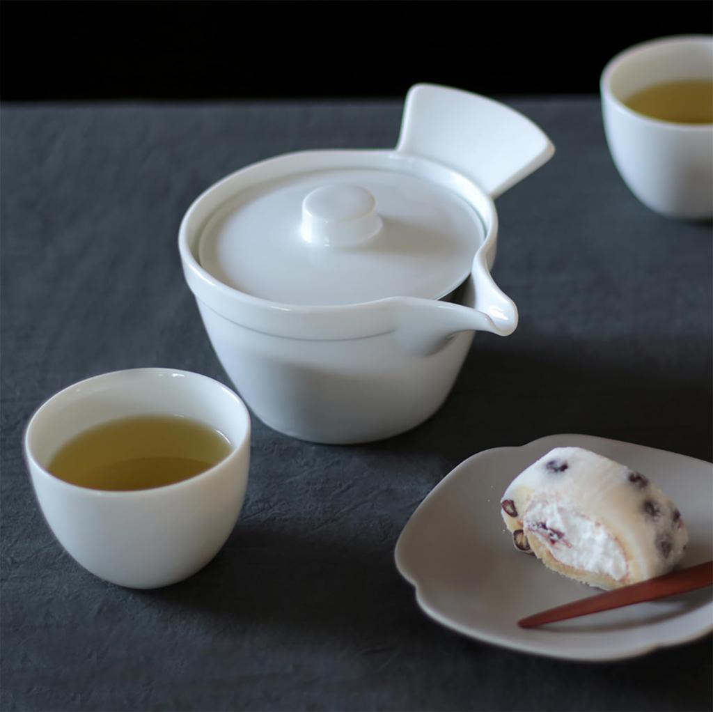 Yamaka Shoten POTTERY Suzume Easy to drains and pours Teapot with stainless steel 390ml Stylish porcelain A great gift for Respect for the Aged and