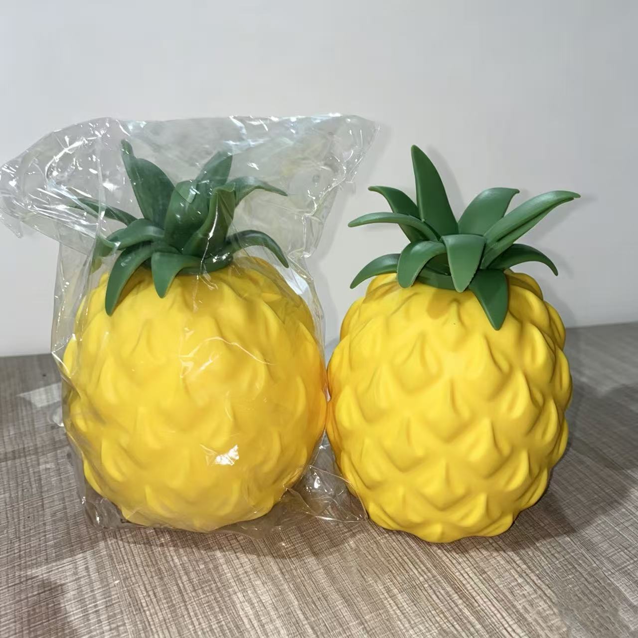 Popular Creative Fruit Pineapple Shaped Slow Rebound Stress Relief Toy Squeeze Toy for Venting and Relaxing