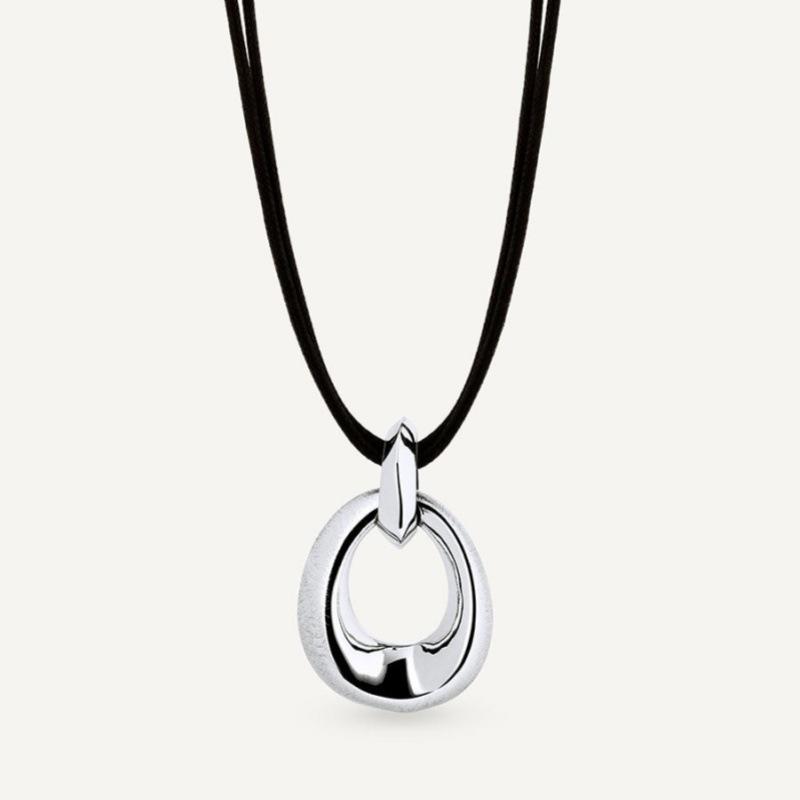

Premium Metal Circle Pendant Black Rope Sweater Chain Light Luxury Premium Trendy Temperament Autumn And Winter Fashion Commuter Must Enter Necklace
