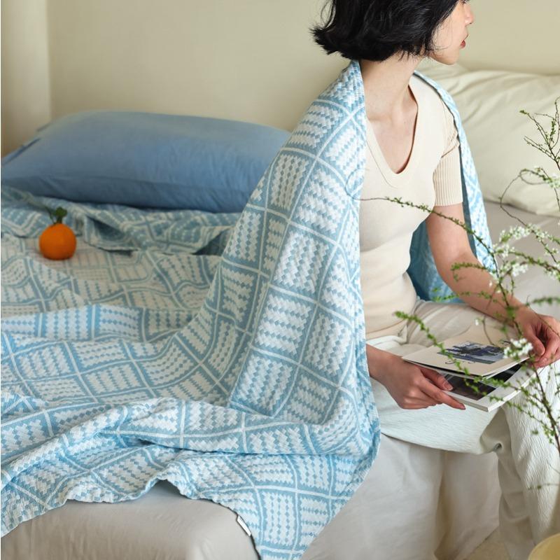 New Three-layer Gauze Towel Blanket Spring and Summer Lunch Blanket Office Air Conditioning Blanket.