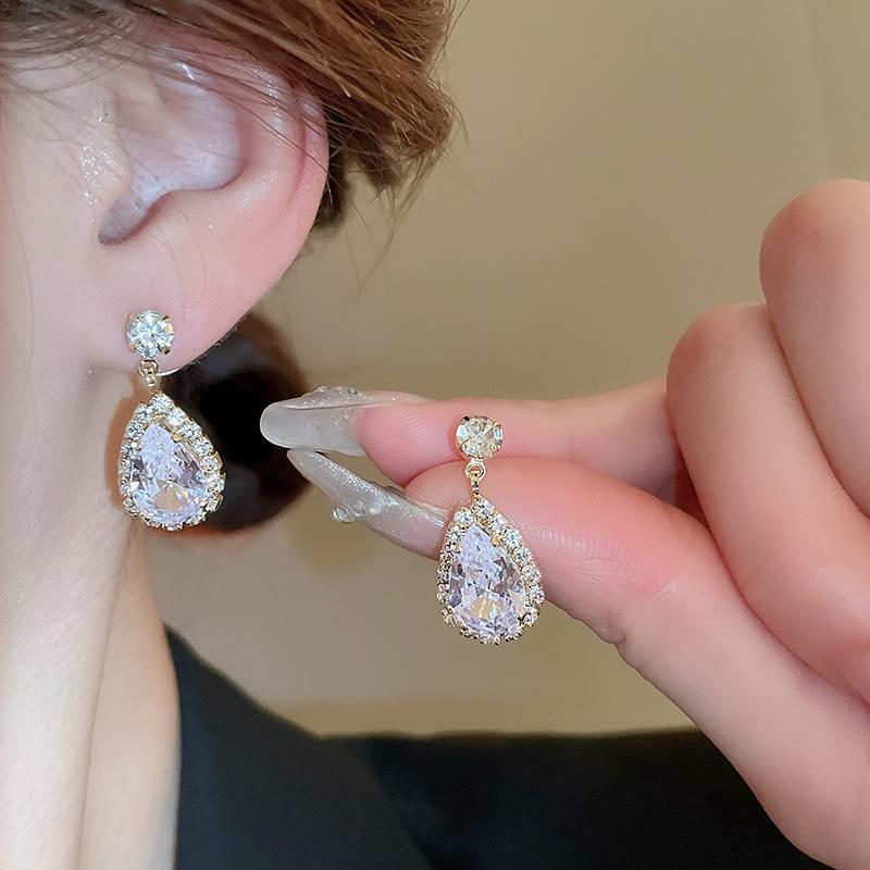 GemChic - Conjunto de dos piezas de collar y pendientes con colgante y gotas de cristal vintage y brillantes para mujer, regalo de cumpleaños y Navidad