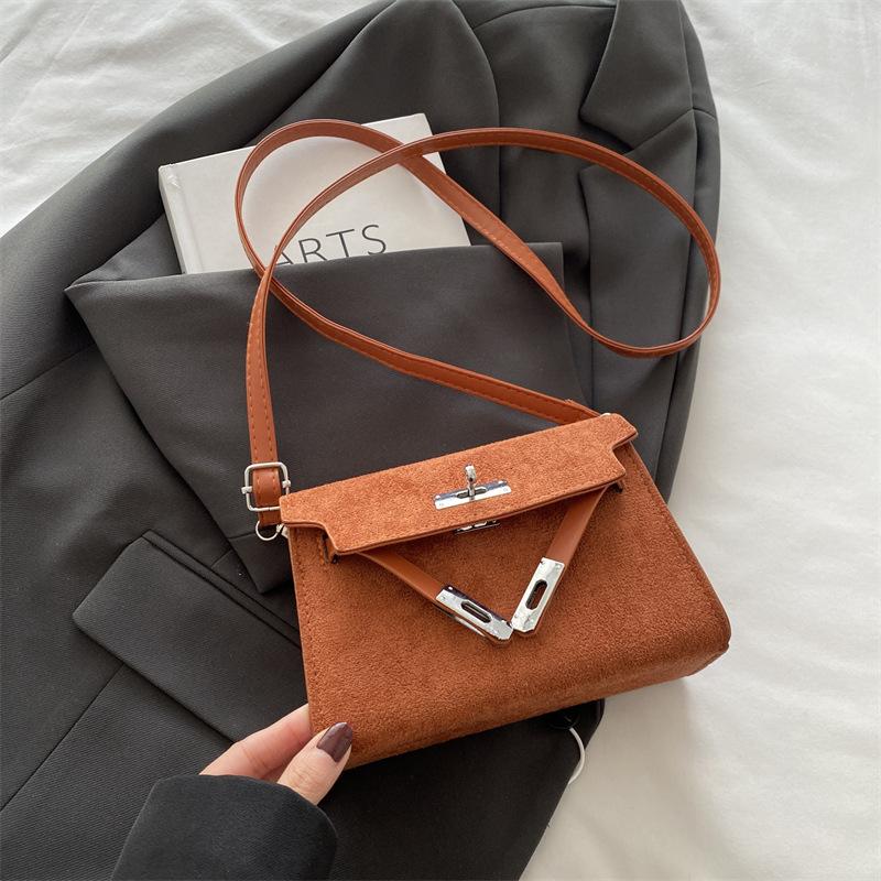 

Женская сумка 2025 весна новая матовая Kelly сумка подмышку высококлассная ретро портативная сумка-мессенджер маленькая квадратная сумка