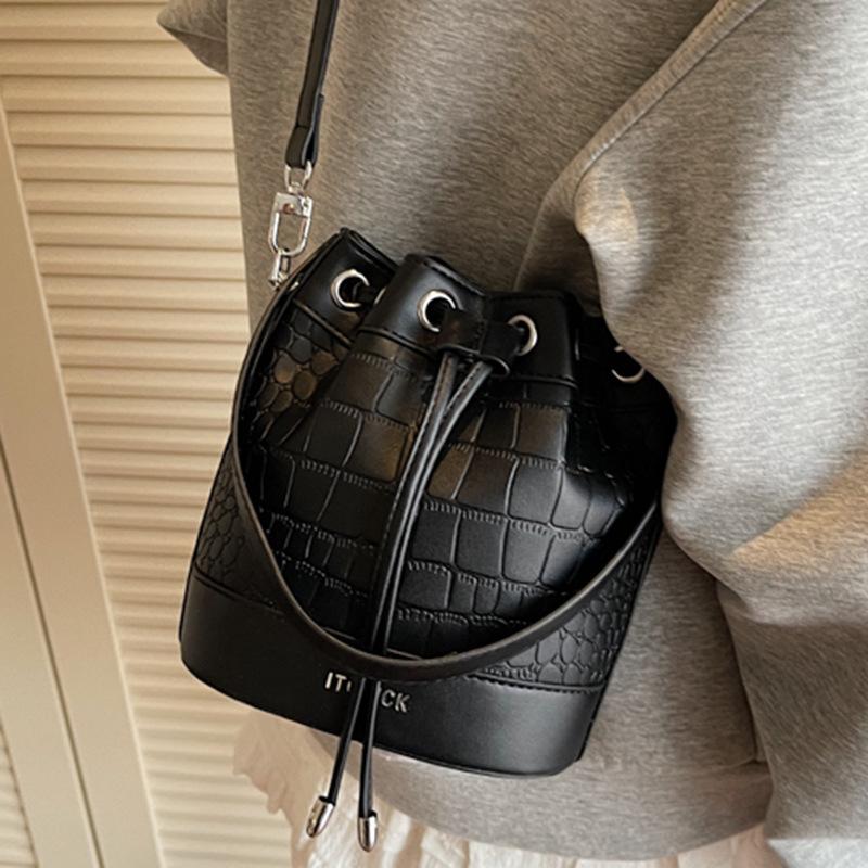 Fashion Handbag Women 2025 New Pumping Strap Foreign Style Shoulder Bag Retro Style Niche Stone Pattern Crossbody Bucket Bag