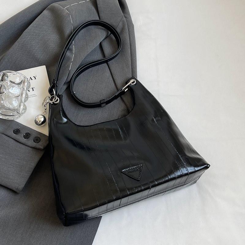 Stylish Silver Minimalist Large Capacity Tote Bag For Casual Everyday Use