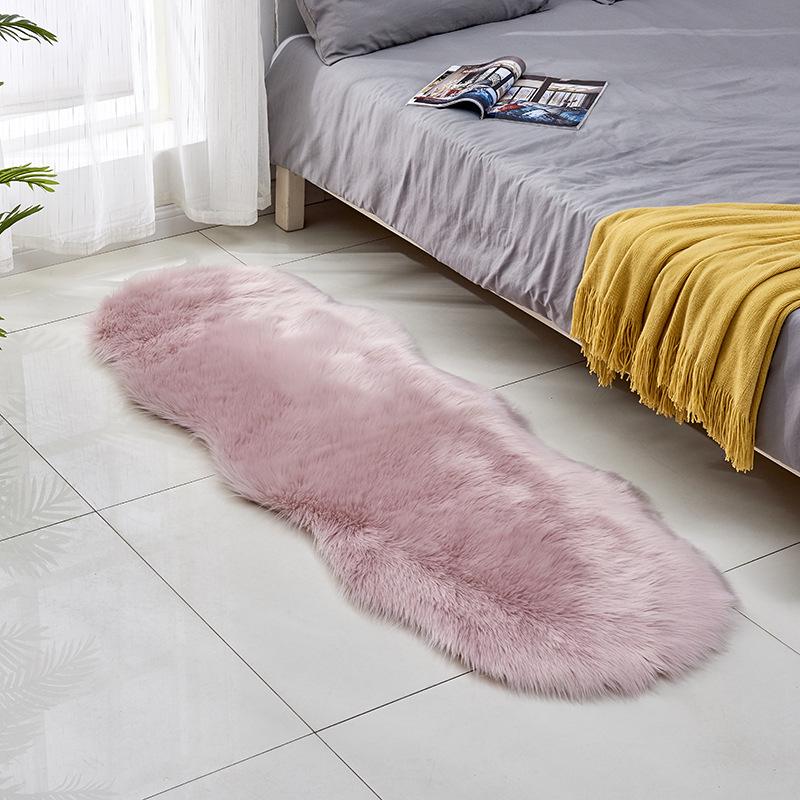 Irregular Sheep-Shaped Wool Rug – Long Pile Bedside Mat for Living Room, Bay Window, or Sofa Front