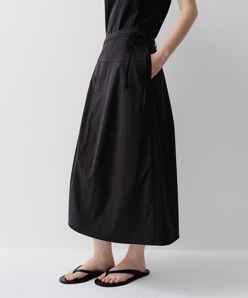 Ia Loven String Skirt (Black)