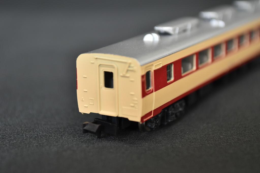 KATO 608 Kiha 80 Red and Cream N Gauge / N Scale Model Train Car from Japan