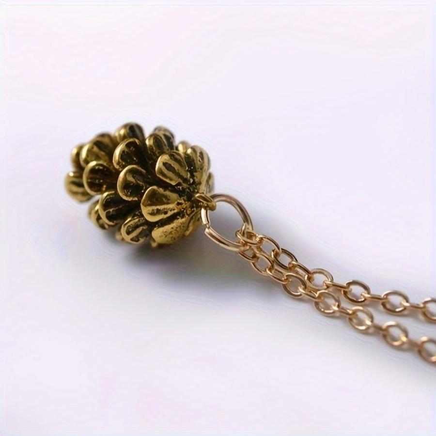 Pinecone-Shaped Pendant Necklace Suitable for Everyday Outfits, Designed for Those Who Pay Attention to Style Details