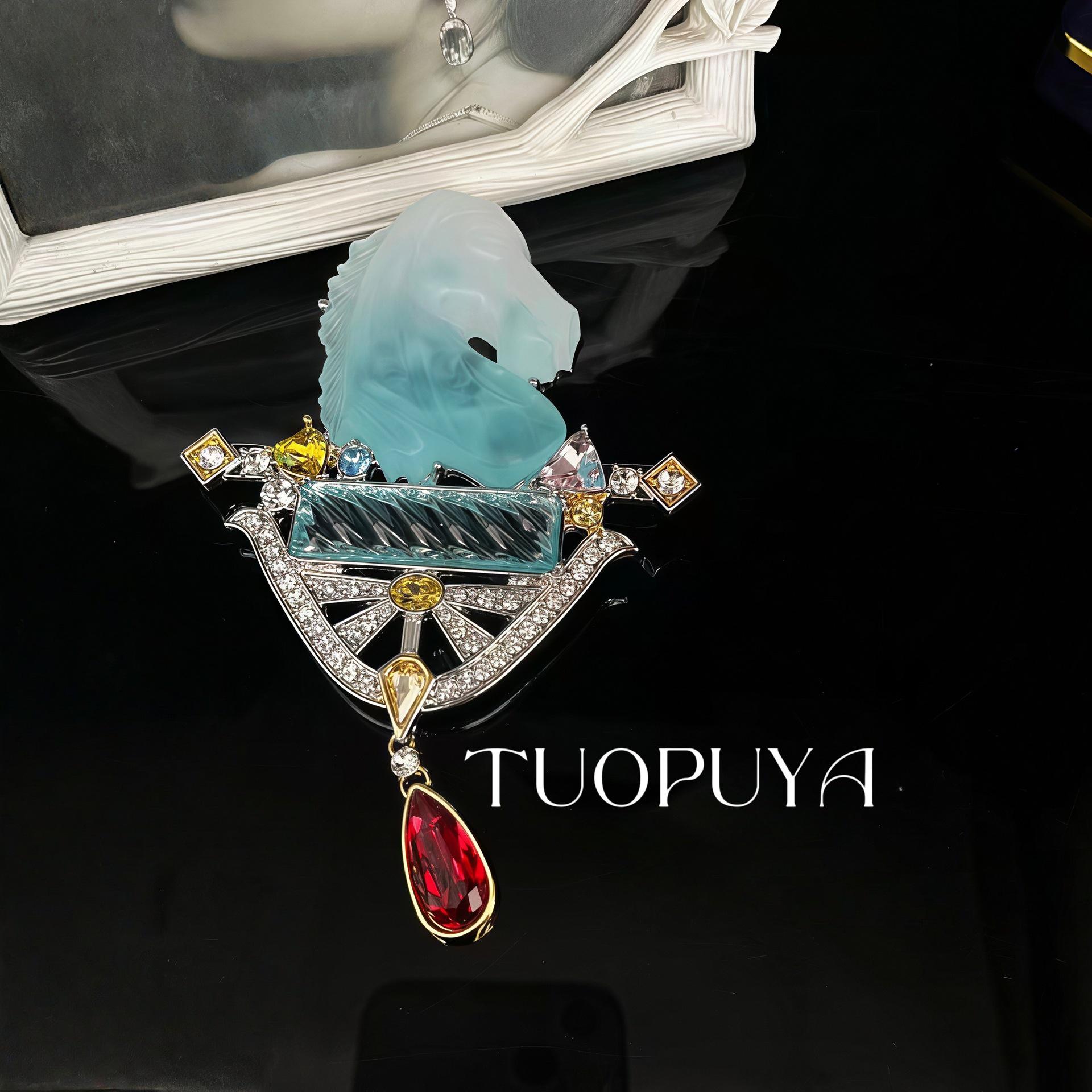 Jia Shi Blue Dream Aquamarine Horse Head Brooch - Retro Luxury Gemstone Accessory