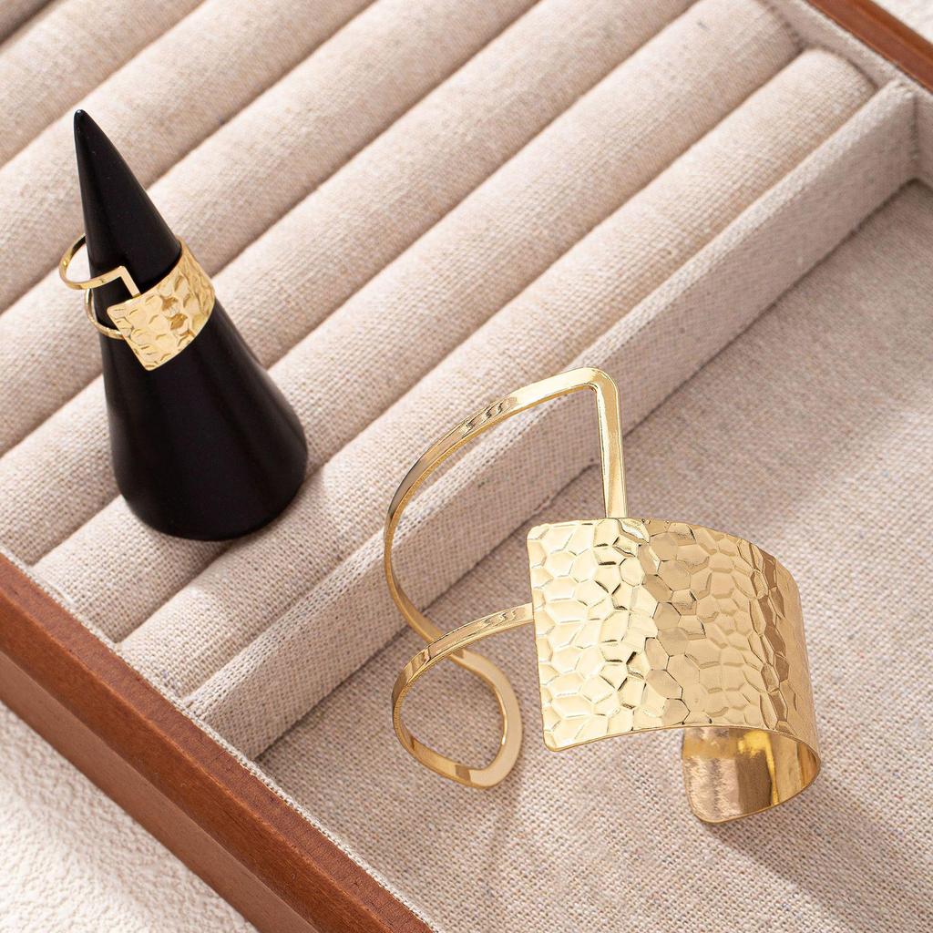 Trendy Geometric Gold Bracelet and Ring Set: Fashionable European and American Nouveau Riche Design