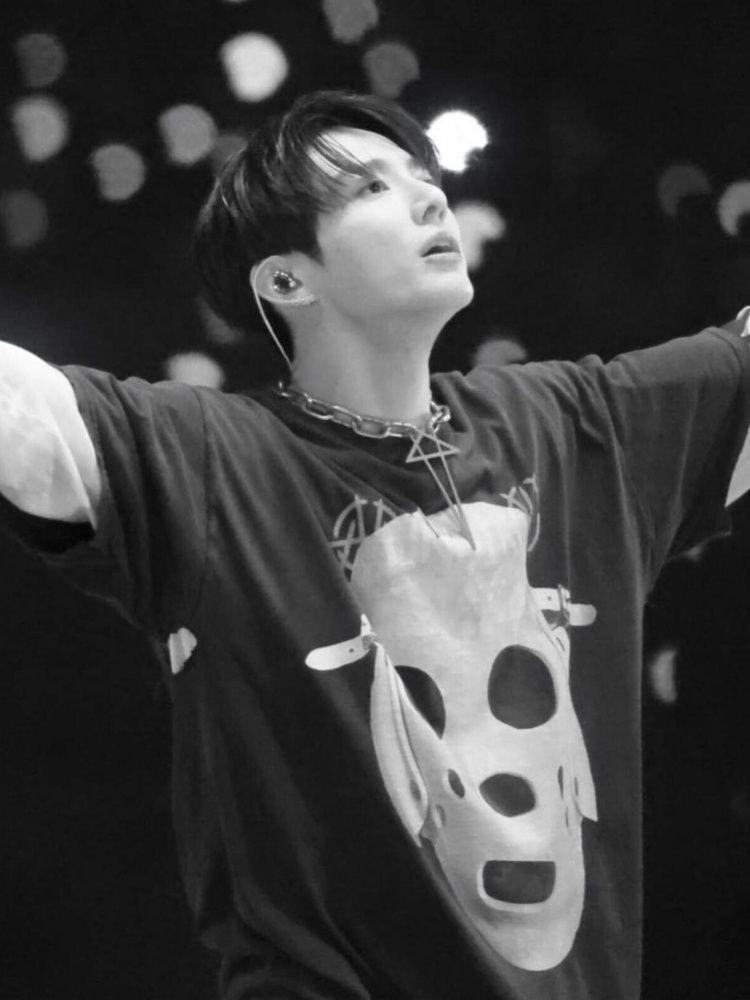 BTS Jung Kook same T-shirt,Same stage costume
