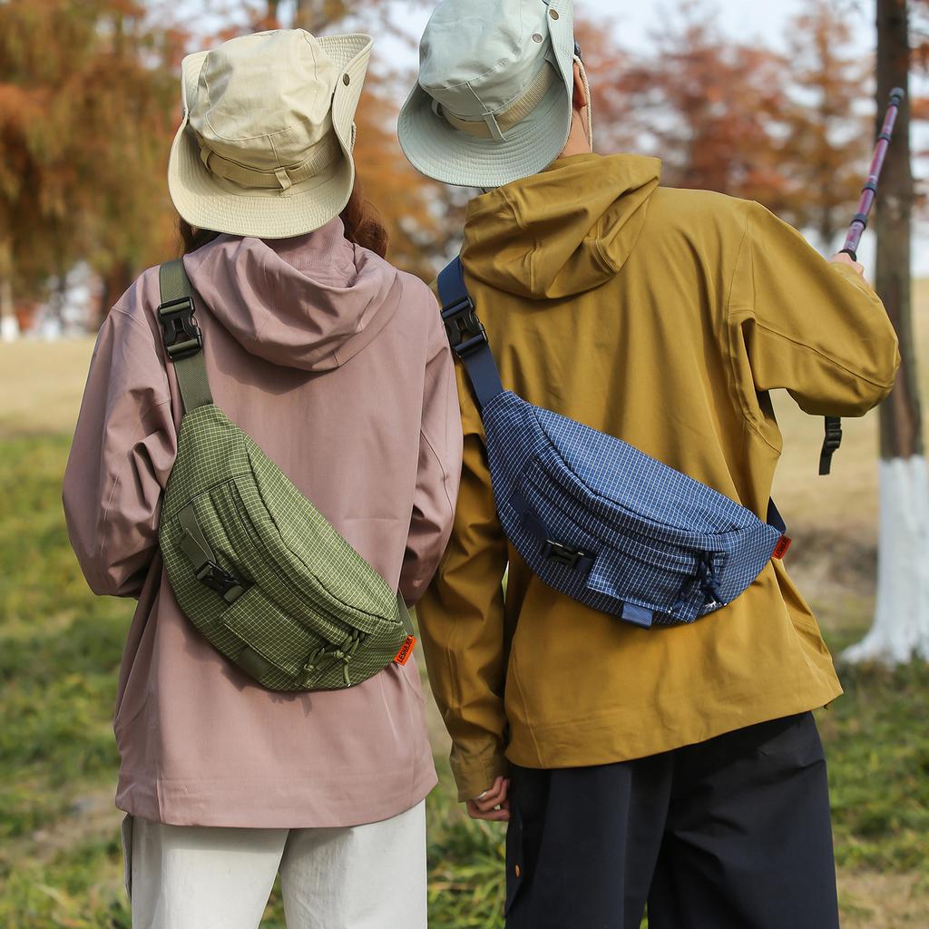 Outdoor functional breast bag, men's and women's commuting bag, large capacity and lightweight shoulder bag, simple leisure travel messenger bag