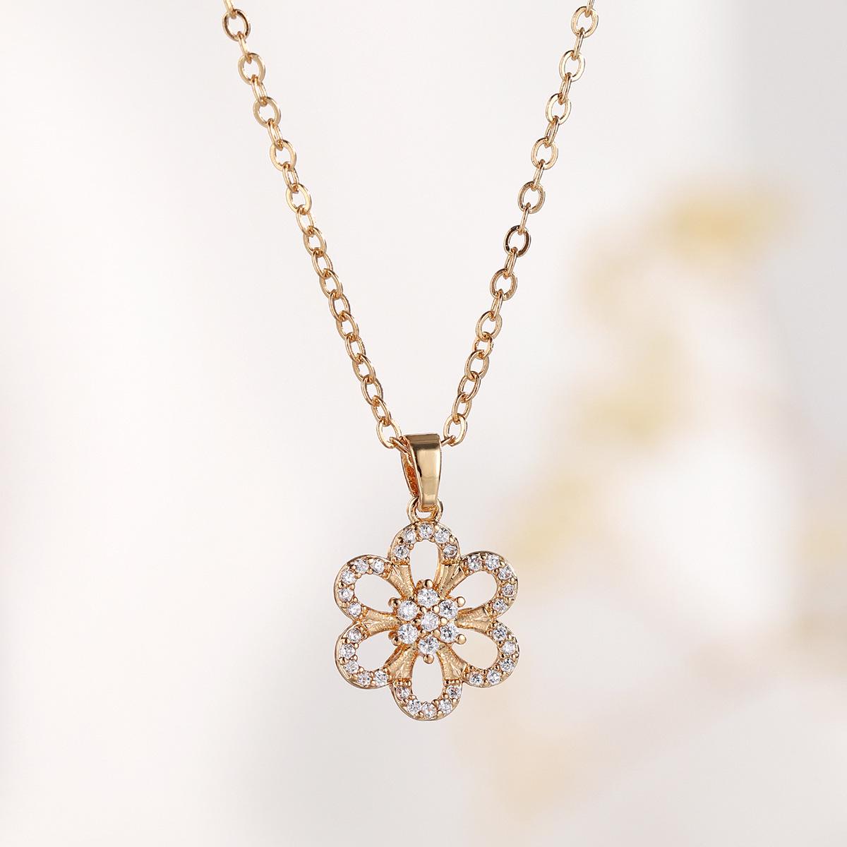 Elegant Light Luxury Zircon Flower Necklace: Women s Versatile High-End Jewelry золотой