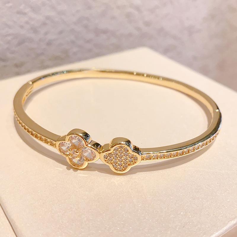 Fresh lucky grass diamond bracelet niche design full diamond four-leaf clover bracelet popular hand jewelry