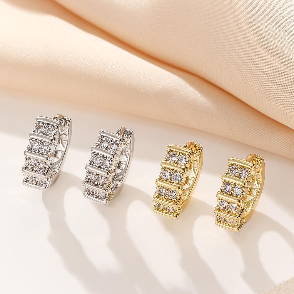 European and American fashion versatile niche design, high-end and cool style earrings for women