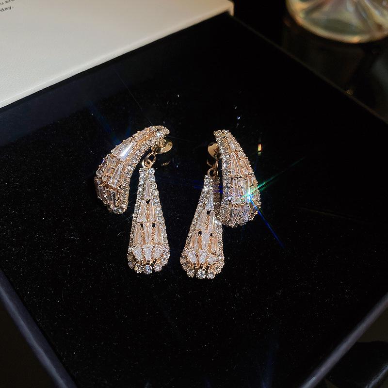 Exquisite Zircon Tassel Earrings: Sparkly, Versatile, Minimalist Design with Light Luxury Appeal.