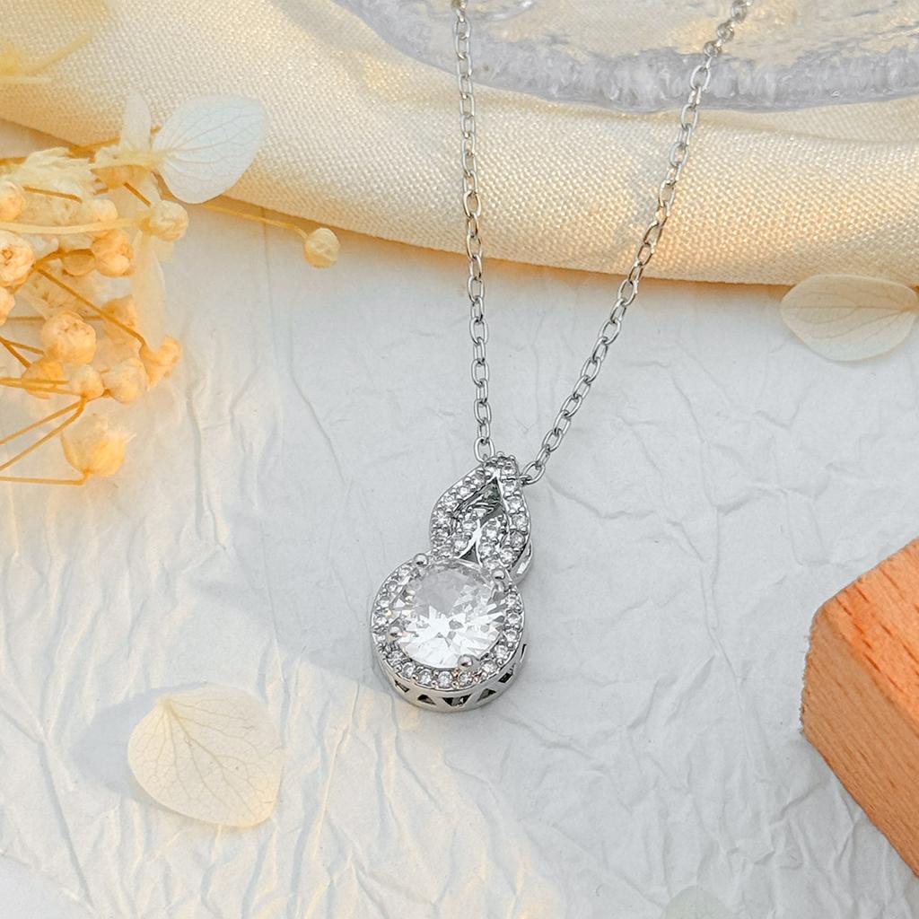 New Color Version of The Lucky Lotus Charm Necklace As A Decorative Accessory for Women in Light Luxury Style, Collar Chain