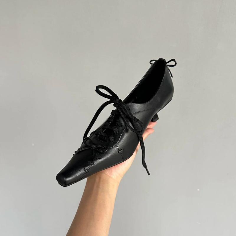 Zapatos de Bruja Góticos de Moda Puntiagudos para Mujer Retro Cabeza Cuadrada Tacón Fino Zapatos de Cuero a la Moda Ele Design Tacón Bajo