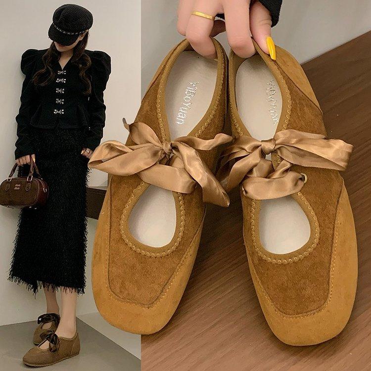 Unique style, highlighting personality charm! Rubber square head middle mouth without inner lining flat heel flat heel suede single shoe
