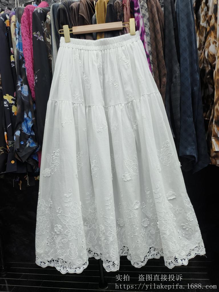 A-liniowa Długa Spódnica Wiosna 2026 z Ciężkim Haftem i Pikowaniem 3D z Kwiatów w Białej Bawełnie