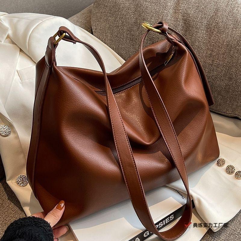 Black Bag Women's Autumn and Winter New Fashionable Large-capacity Shoulder Messenger Bag Casual Versatile Commuter Tote Bag
