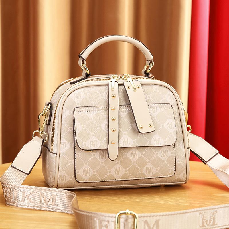 Atmospheric texture women's portable messenger bag 2025 new simple and versatile multi-layer large-capacity work square bag