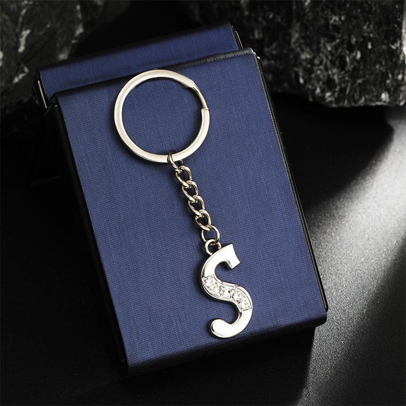 Porte-clés Mode Alphabet A-Z Charms Lettre Tendance Créatif Porte-clés 26 Initiales Pendentif Accessoires de Décoration de Sac à Dos Cadeau