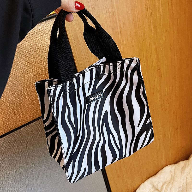 Wedding decoration High-End Gevoel voor Diverse Items voor Vrouwen Nieuwe Exquise Kleine Stoffen Tas Bento Tas Modieuze Effen Kleur Handtas