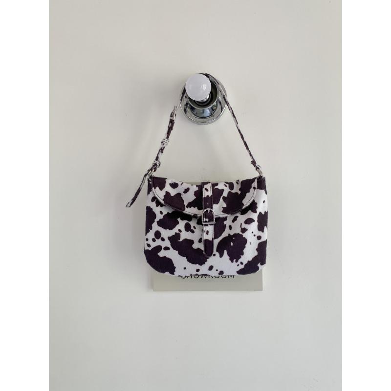 

Autumn and winter new shoulder bag women s fashionable trend portable women s bag niche design sense cow pattern underarm bag women чёрный
