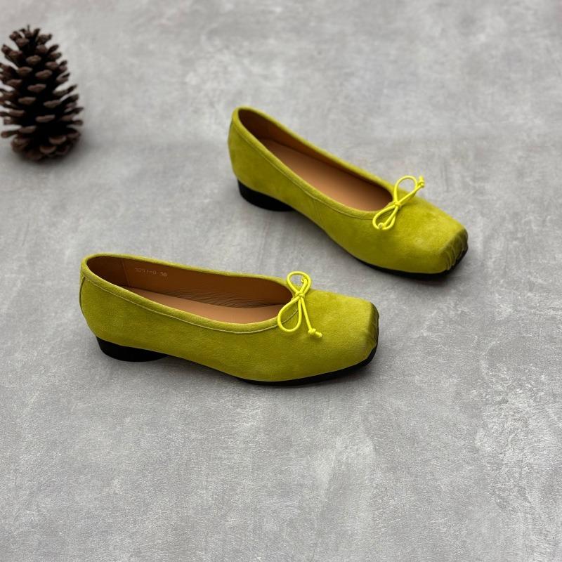 Kožené baleríny Dámské kožené boty na robustním podpatku se čtvercovou špičkou Mary Jane