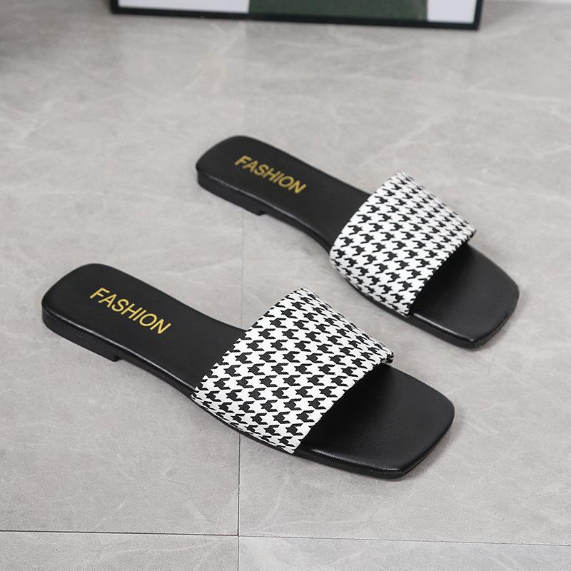 Fashion Ladies Designer flat Slippers Summer new casual shoes Luxury Holiday beach slippers Fashion lightweight Women's sandals Zapatos