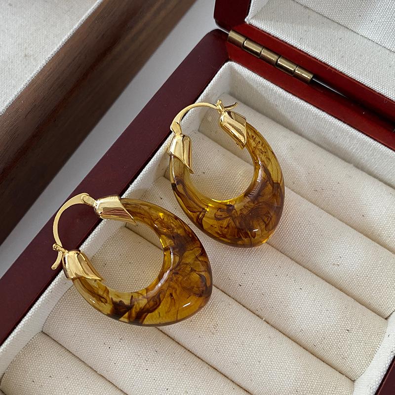 

Oval U-shaped smudge resin ear buckle retro Maillard niche earrings fashion high-end temperament earrings