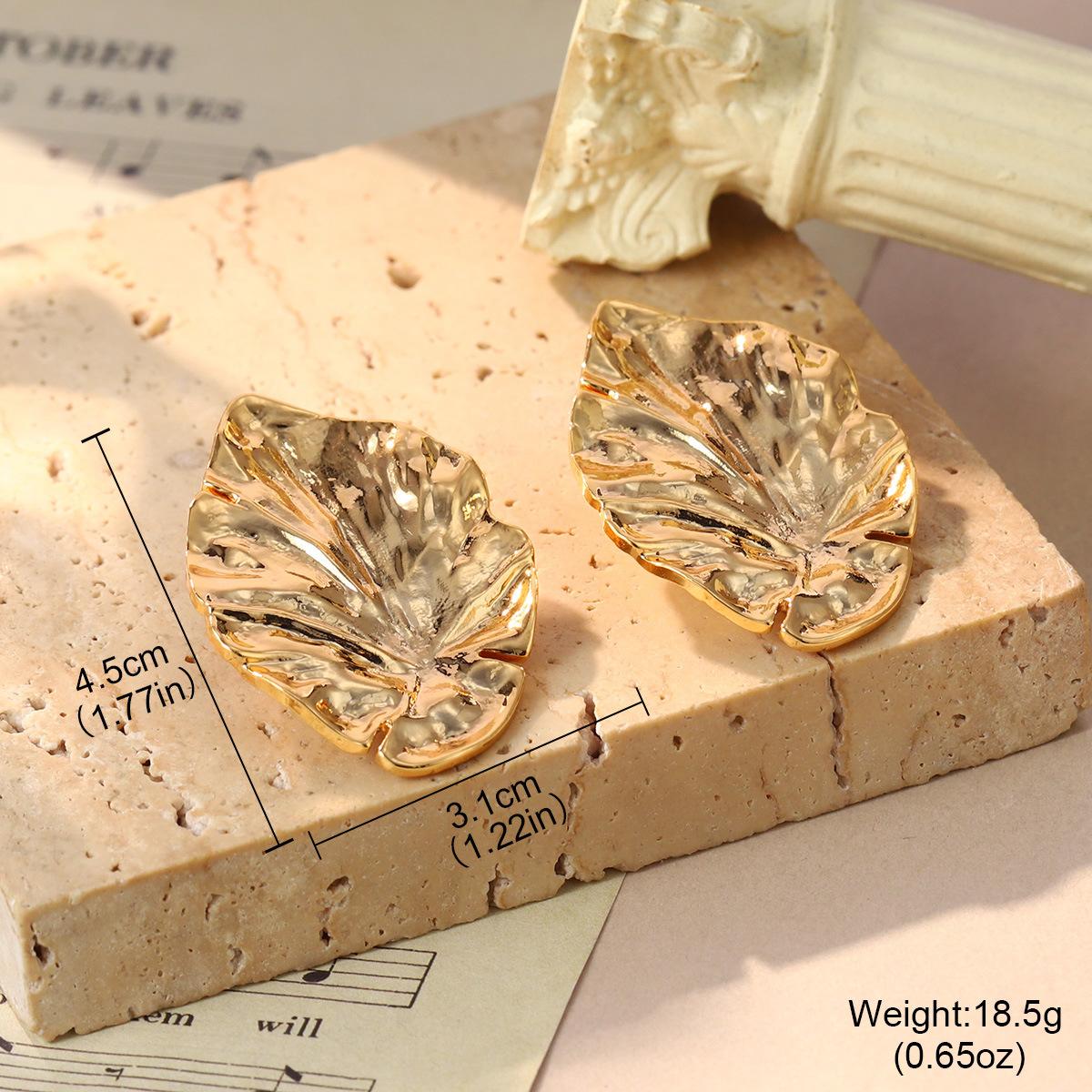 

European and American stud earrings pearl metal hollow earrings bow niche high-end irregular fashion personalized ins earrings