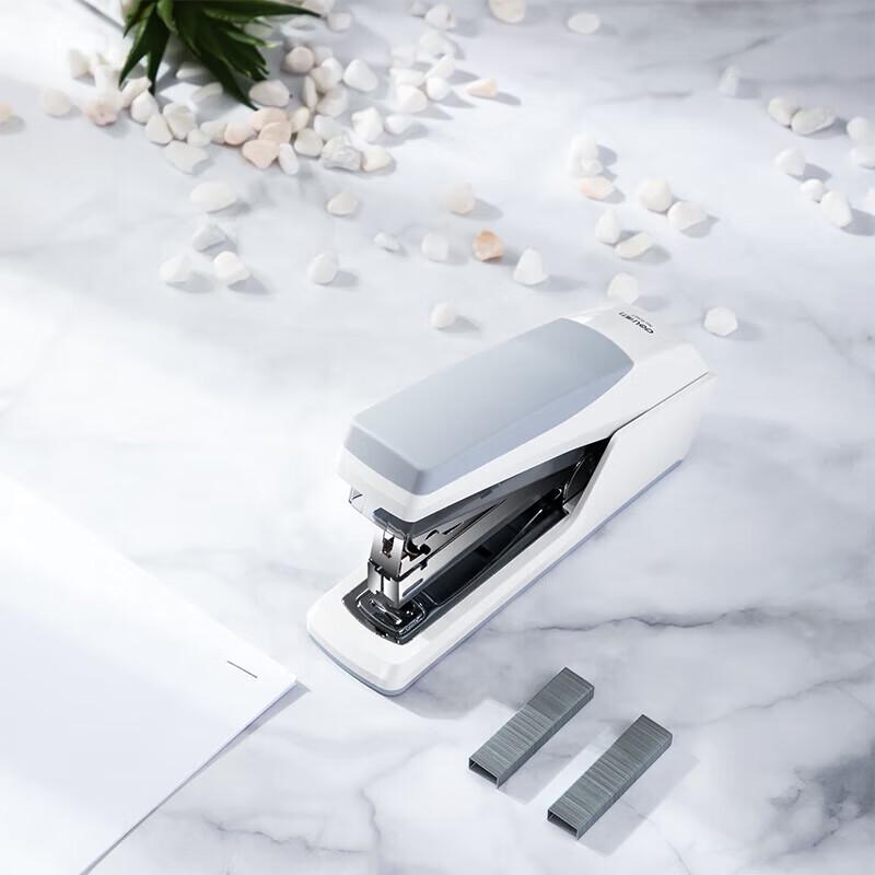 Deli 0367 20-Sheet Effort-Saving Desktop Stapler