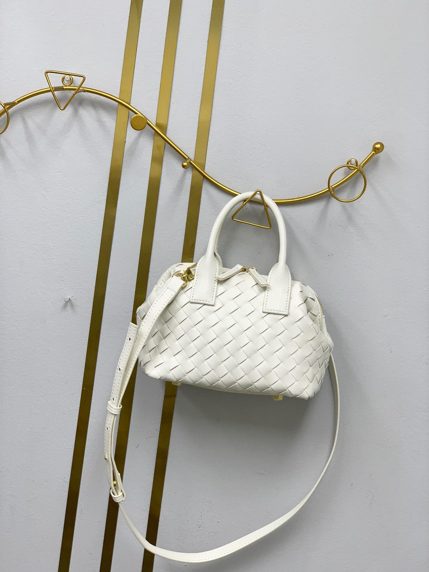 

Новая сумка для боулинга из натуральной кожи ручной работы для женщин с перекрестным ремешком на одно плечо Niche Boston Handbag 22x11x15cm белый