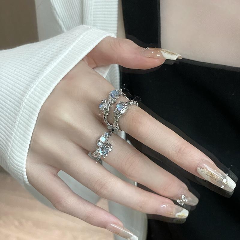 Měsíční kámen Niche Design Studený vítr Prsten Dámský Drahokam High-End Francouzský Nepravidelný plisovaný prsten