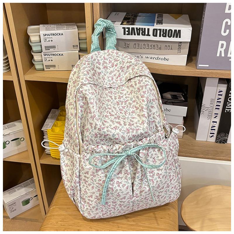 New fresh, sweet and cute little flower backpack, lightweight spring outing for junior and high school students, and large-capacity backpack.