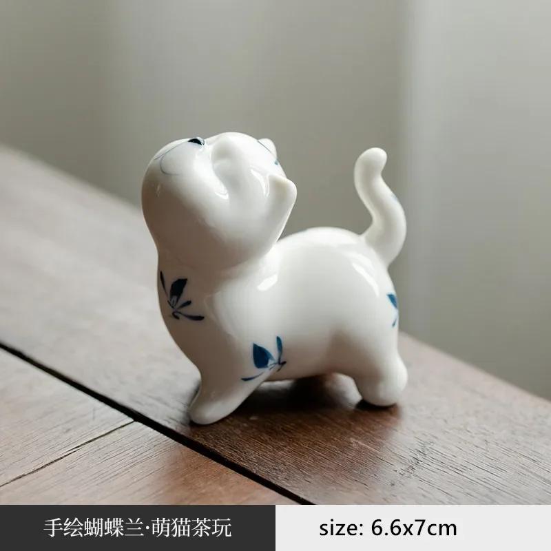 

1Pc Hand-painted Proud Cat Tea Pet Home Tea Table Decoration Pieces Cute Accessories Teapot Cover Base Tea Accessories
