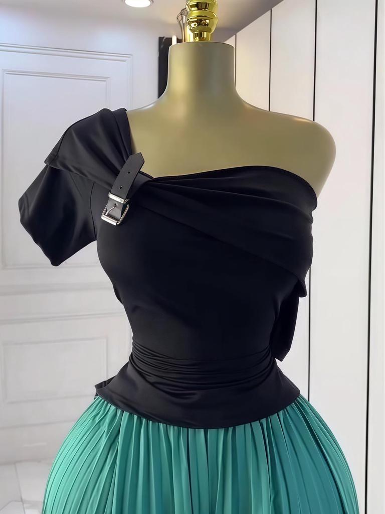 2025 Autumn Women's Asymmetrical Neckline Two-Piece Set with Pleated Waist and Strapless Short Sleeves