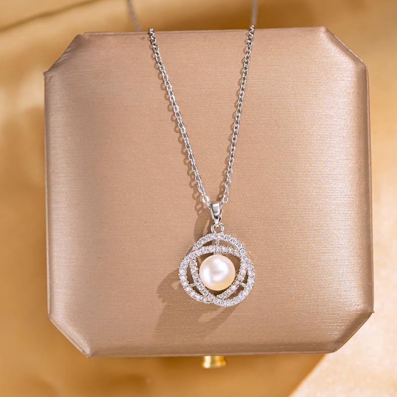 Golden Luxury Diamond Titanium Steel Necklace Women Fashion Slim Waist H Pendant Collarbone Chain